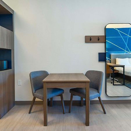 Comfort Suites Kelowna Ngoại thất bức ảnh