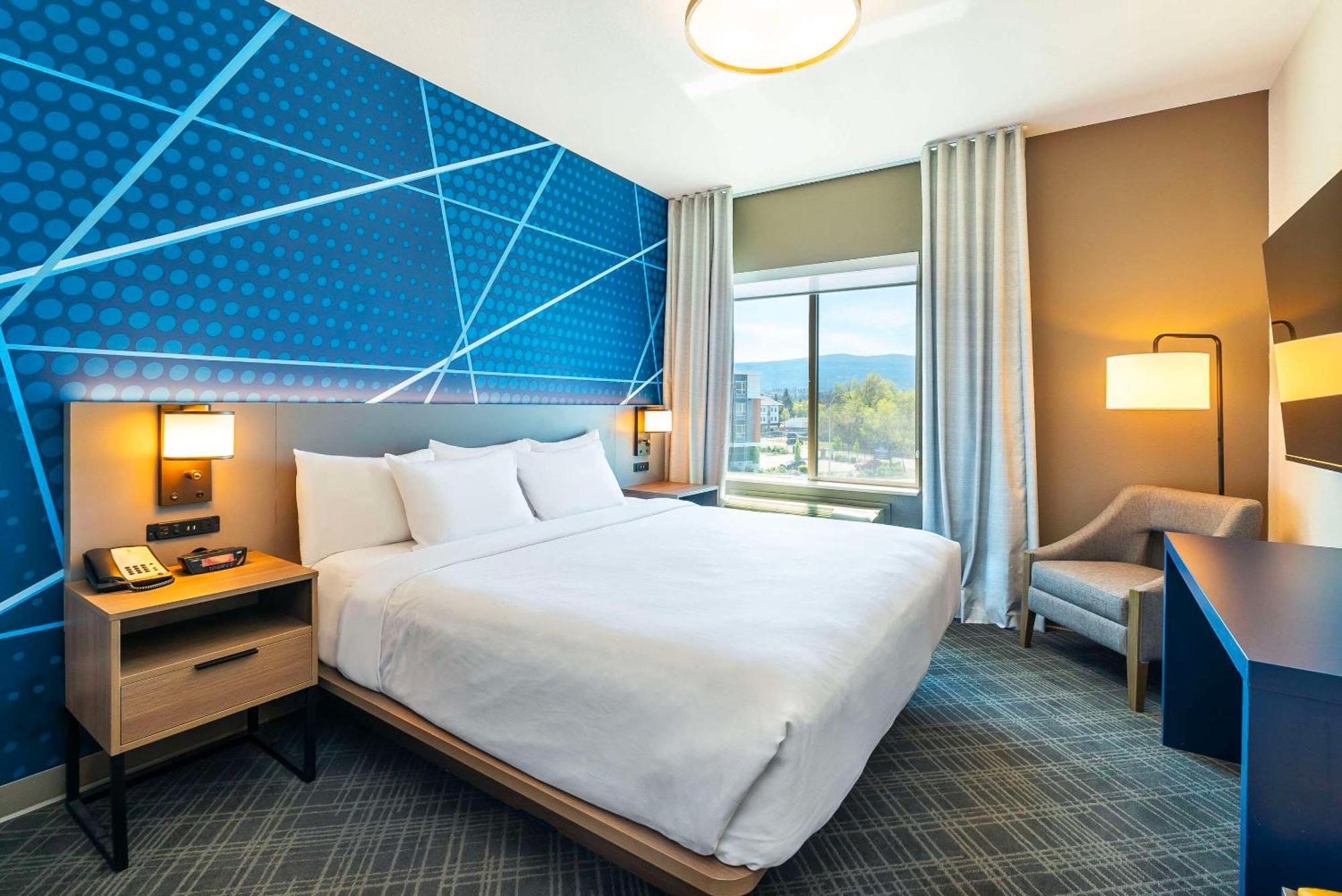 Comfort Suites Kelowna Ngoại thất bức ảnh