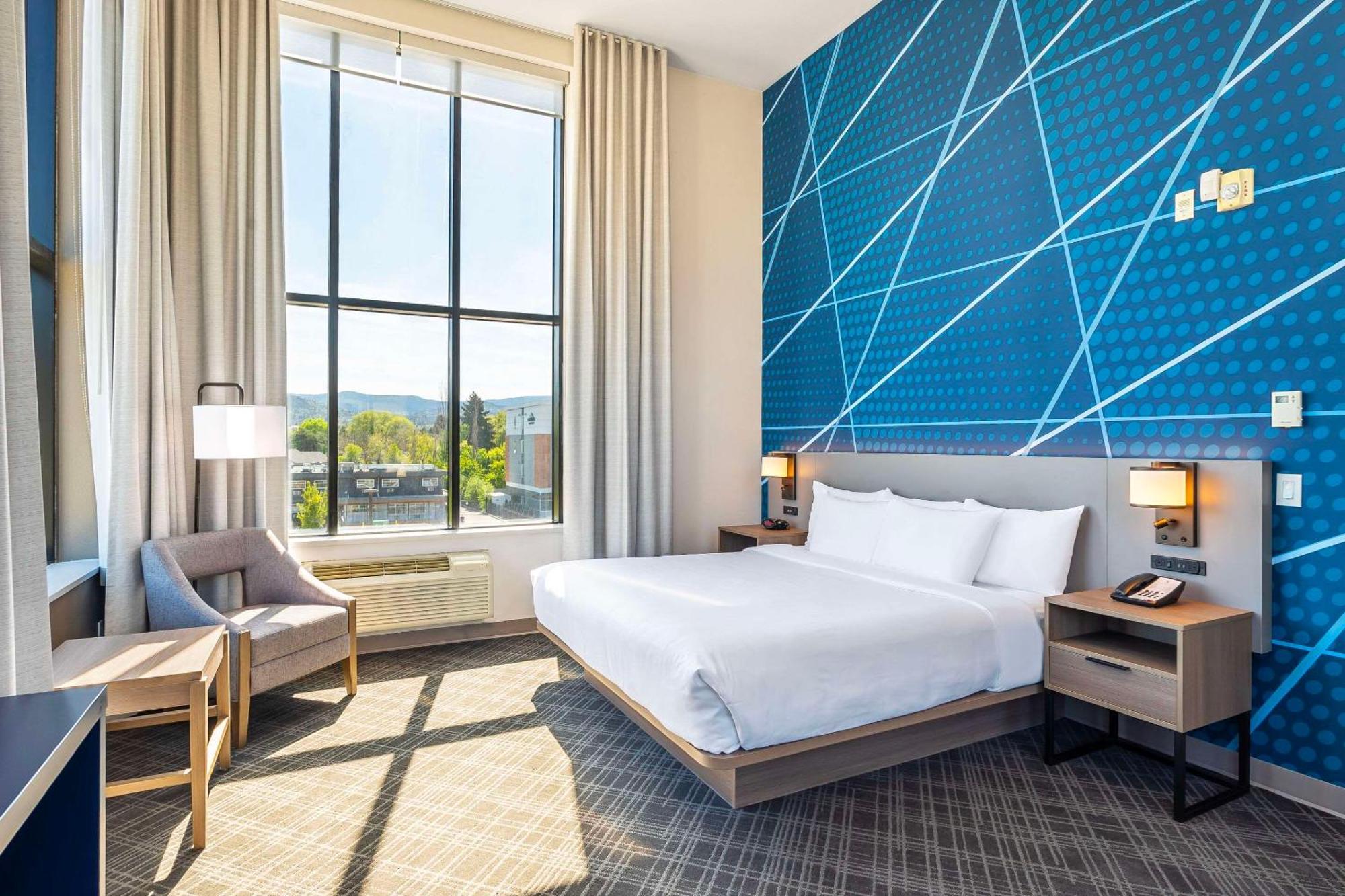 Comfort Suites Kelowna Ngoại thất bức ảnh
