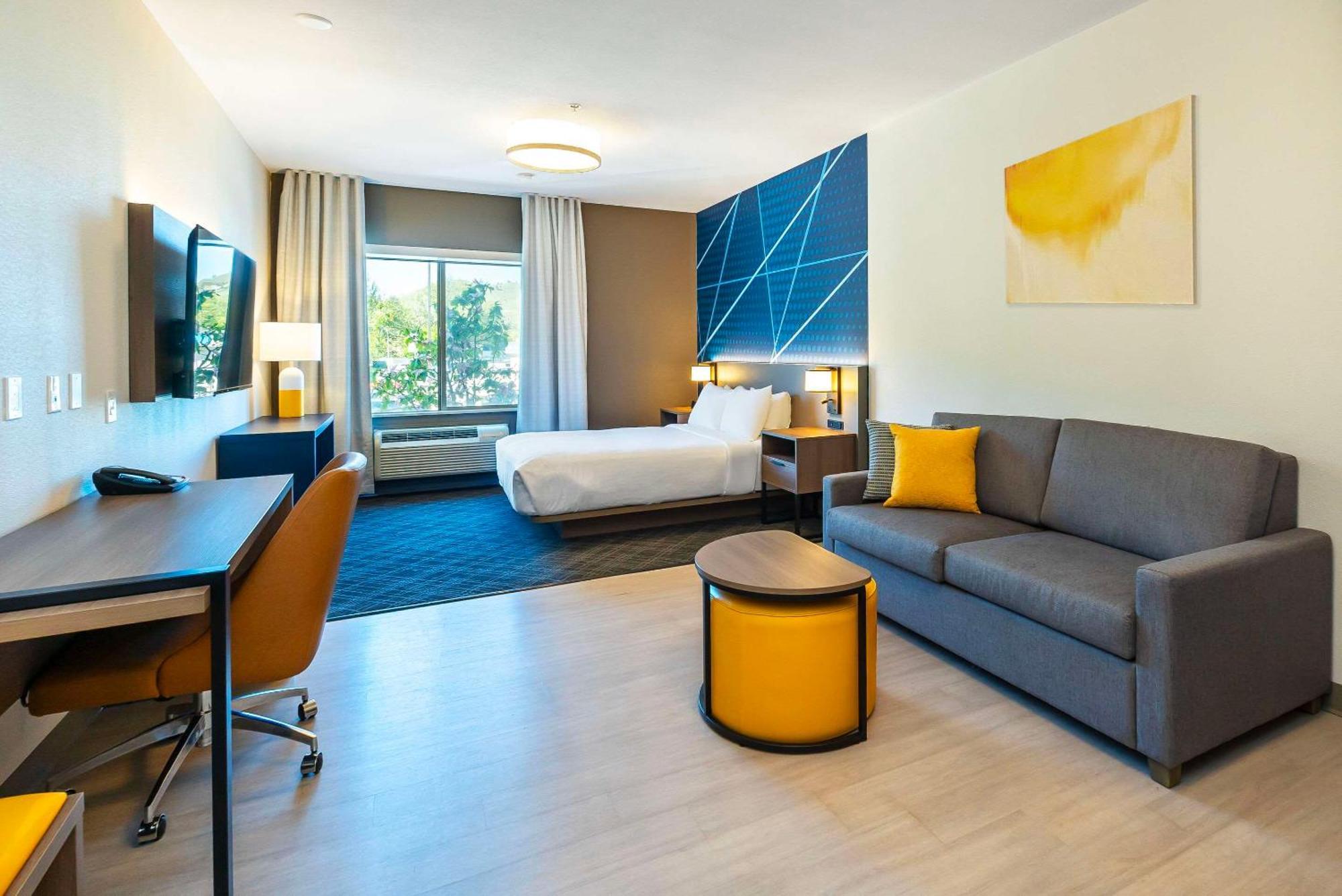 Comfort Suites Kelowna Ngoại thất bức ảnh
