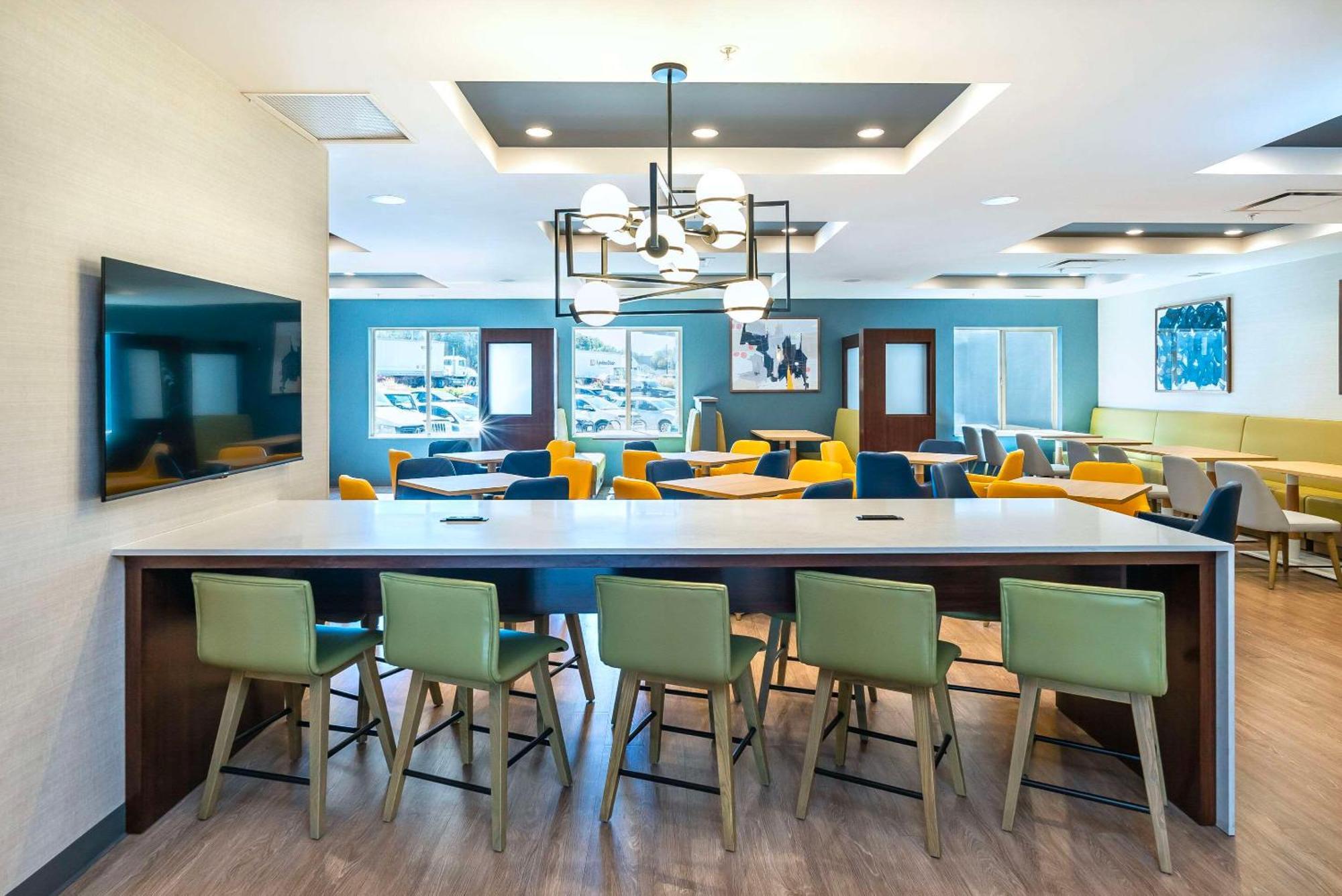 Comfort Suites Kelowna Ngoại thất bức ảnh