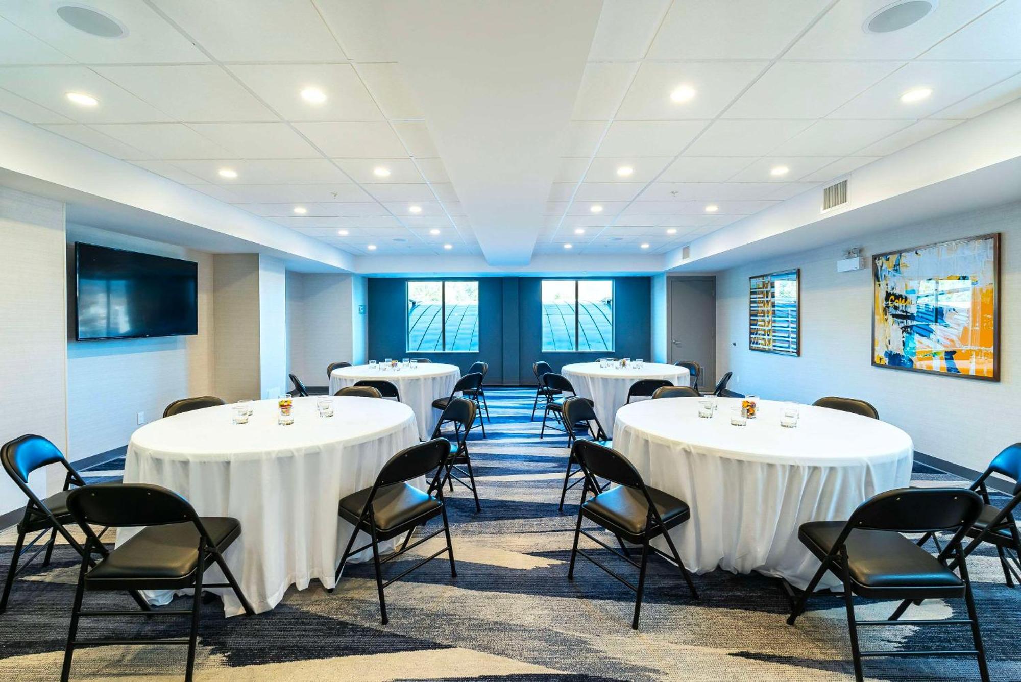 Comfort Suites Kelowna Ngoại thất bức ảnh