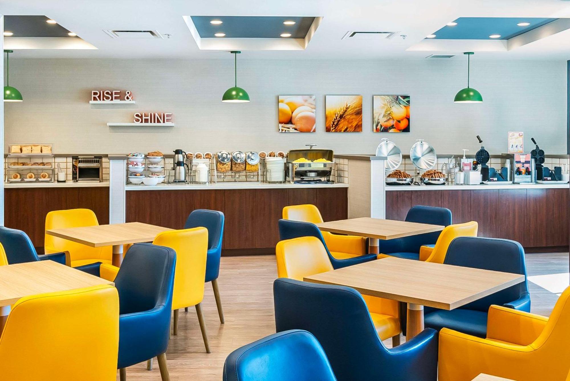 Comfort Suites Kelowna Ngoại thất bức ảnh