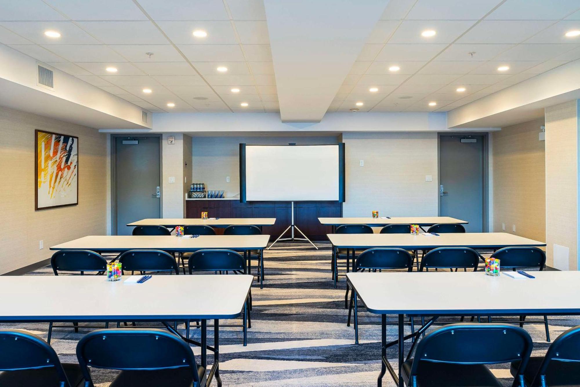 Comfort Suites Kelowna Ngoại thất bức ảnh