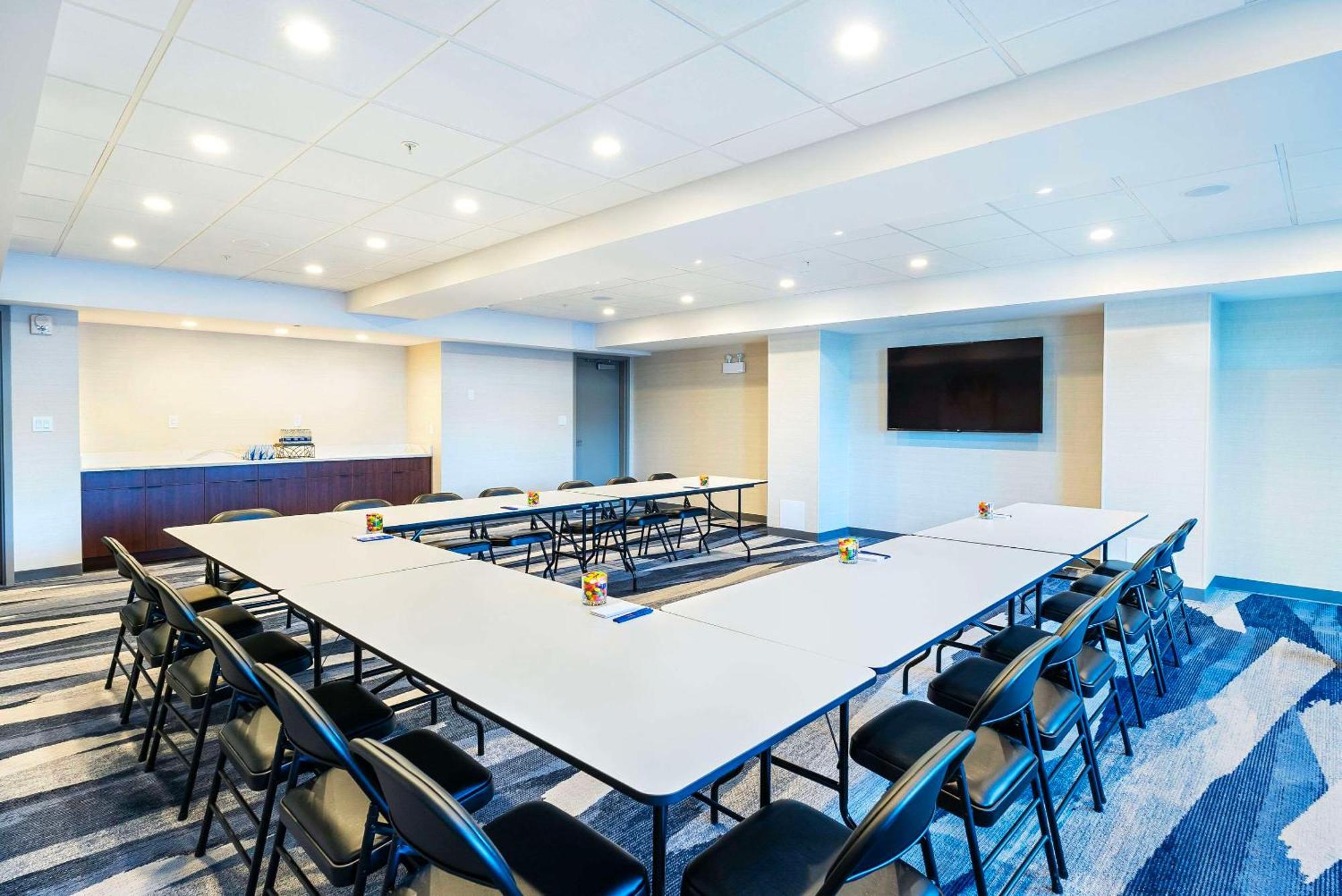 Comfort Suites Kelowna Ngoại thất bức ảnh