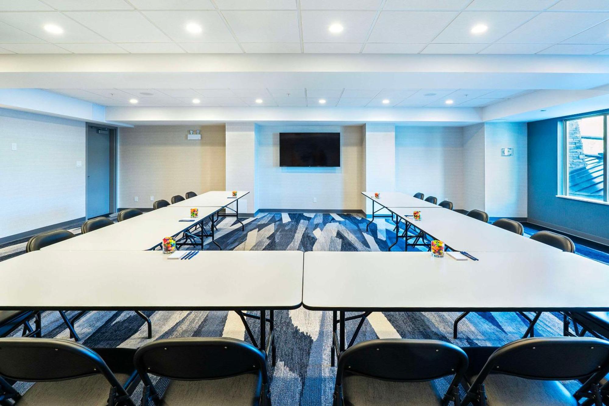 Comfort Suites Kelowna Ngoại thất bức ảnh