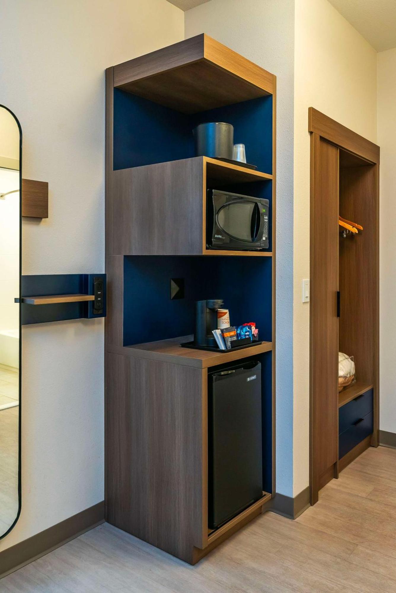 Comfort Suites Kelowna Ngoại thất bức ảnh