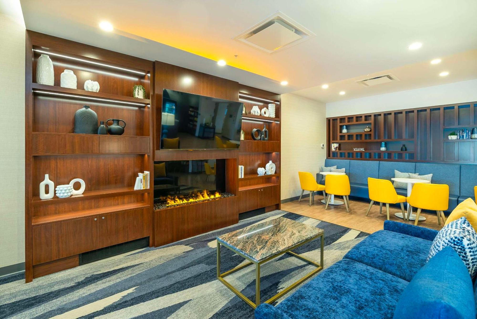 Comfort Suites Kelowna Ngoại thất bức ảnh