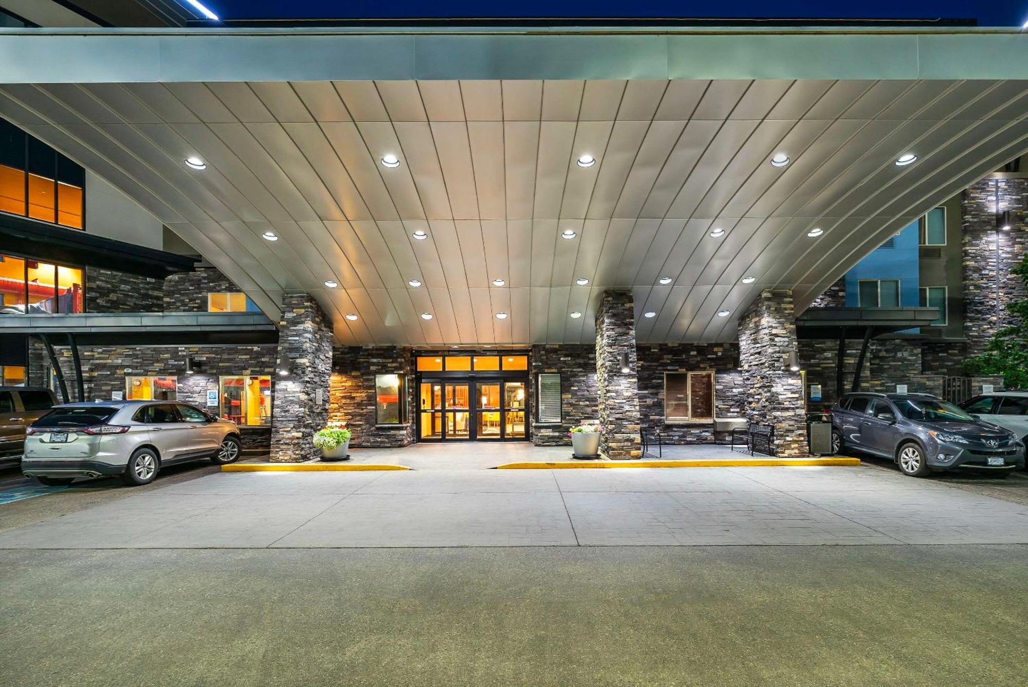 Comfort Suites Kelowna Ngoại thất bức ảnh